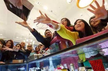 肏湿屄影院在线视频中国人依然爱赴日旅游 消费已由爆买转向网购